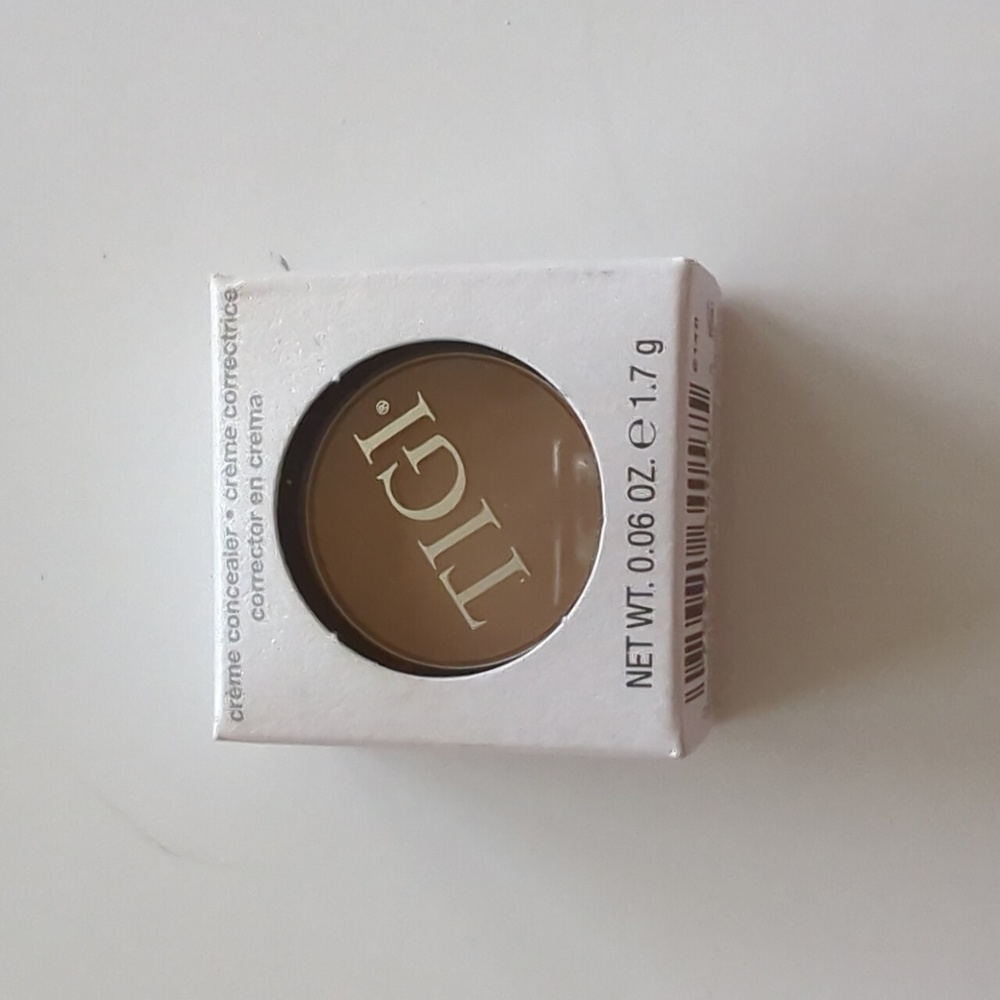 TIGI Professional Cosmetics Cream Concealer Color Dark & Medium